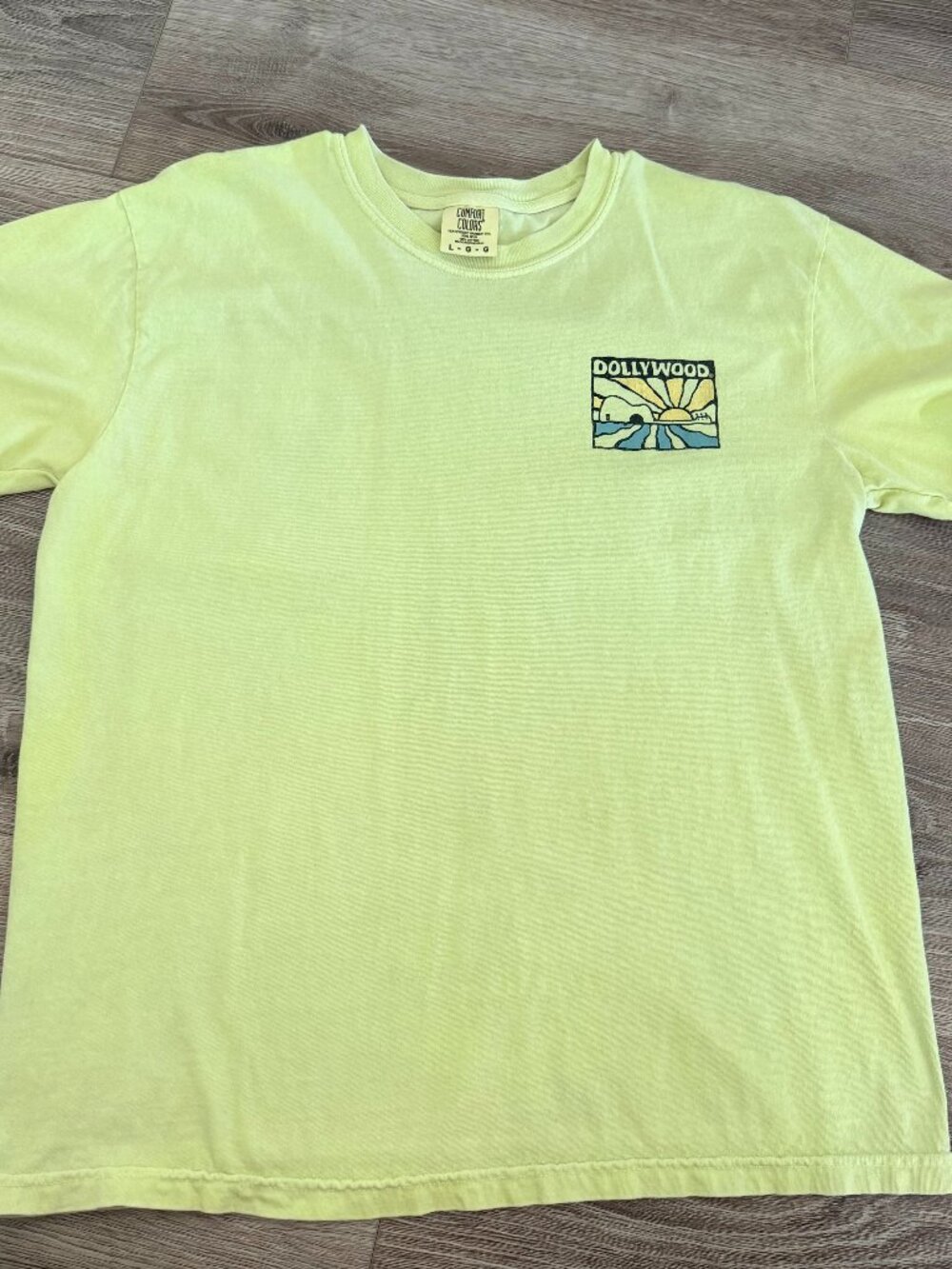 Comfort Colors Dollywood tshirt L